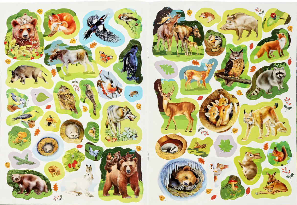 Разворот со страницей наклеек: лесные животные и птицы — медведи, лисы, волк, олени, енот, белка и др.