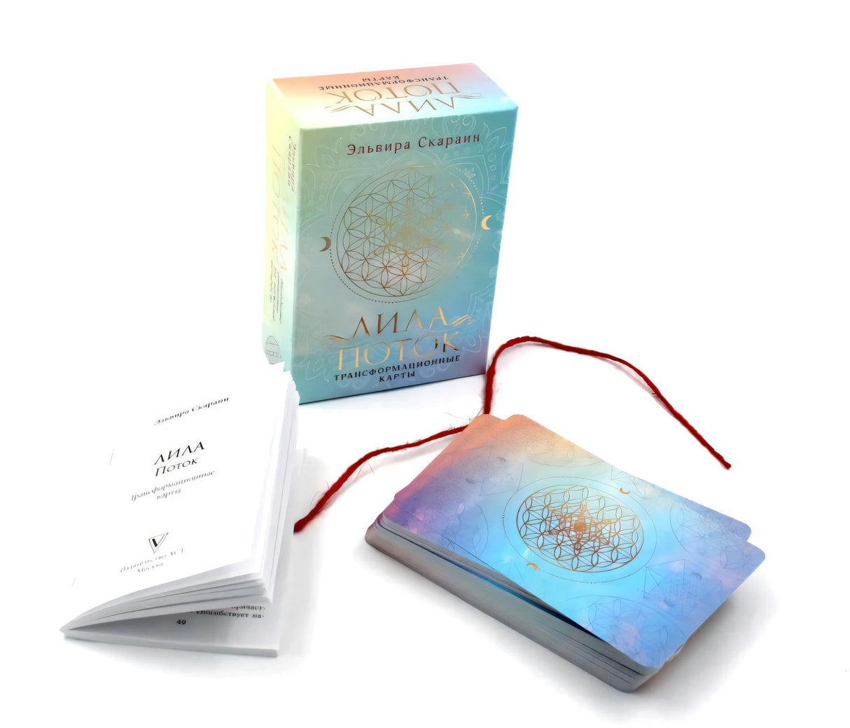 Коробка с картами, буклет и красная нить